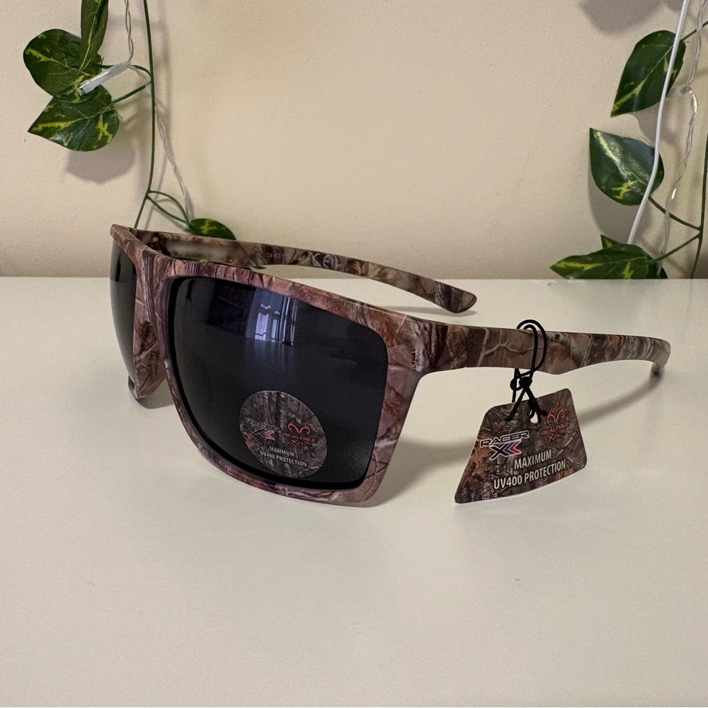 Realtree Camo Frame Sunglasses with Dark Smoke Lenses